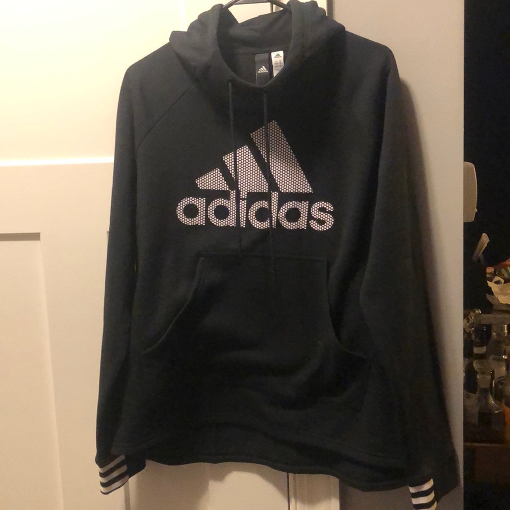 Black Adidas Sweatshirt with thumb hole Women’s XL